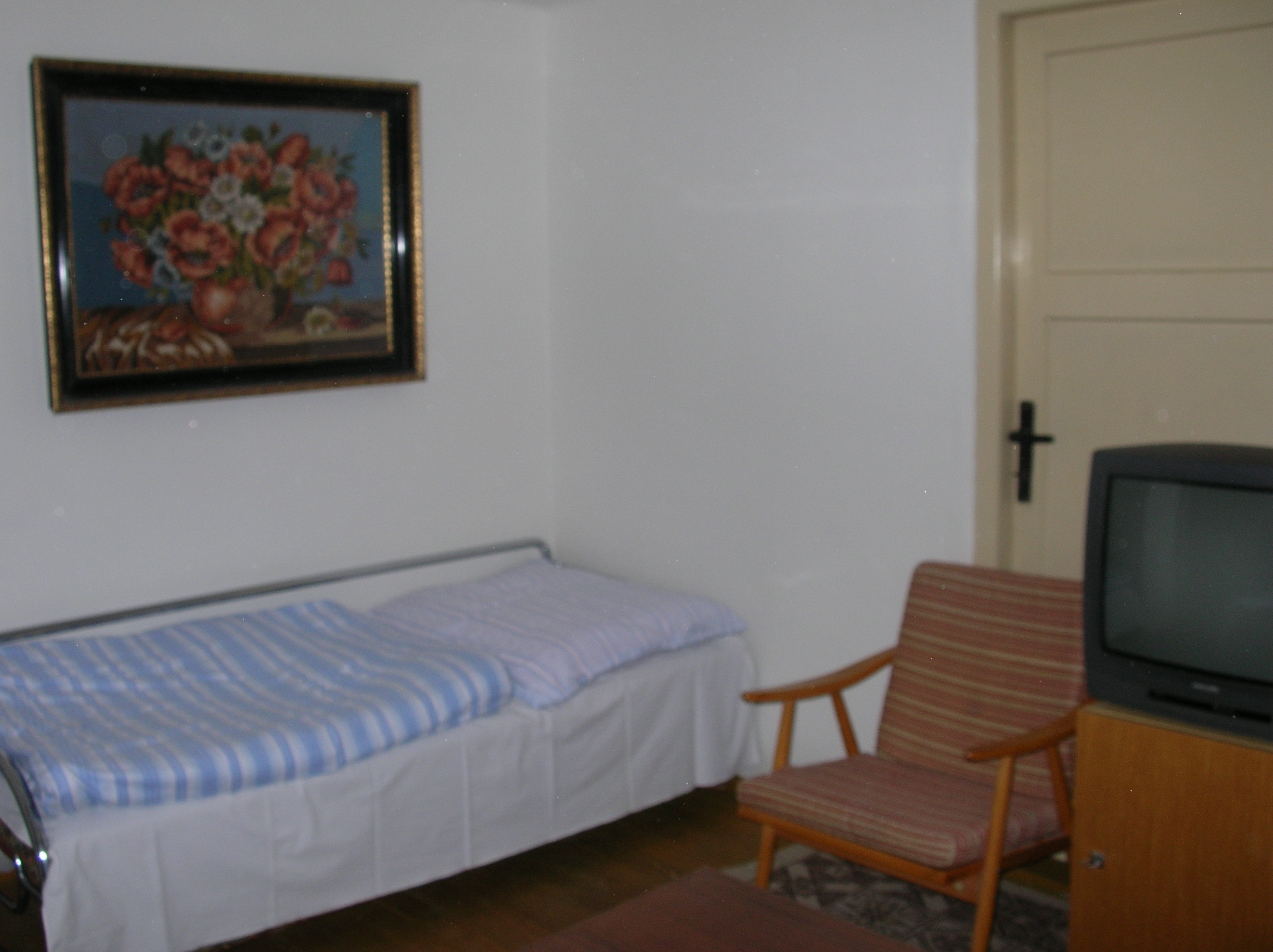 Druha izba 3 postelova s tv a wifi pohlad 3